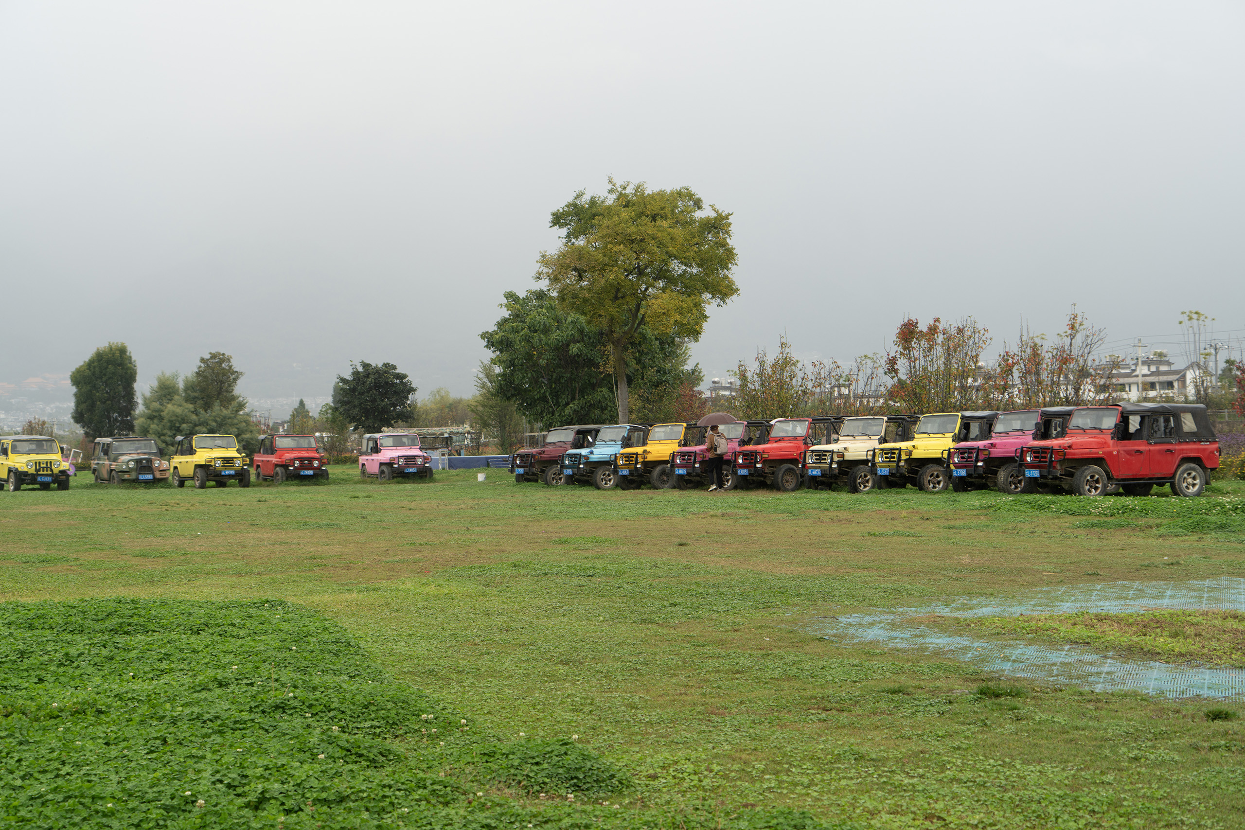 洱海边的吉普车旅拍地